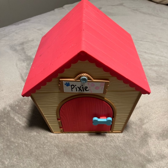 Little Live Pet Other - Red and Tan Dog House Toy